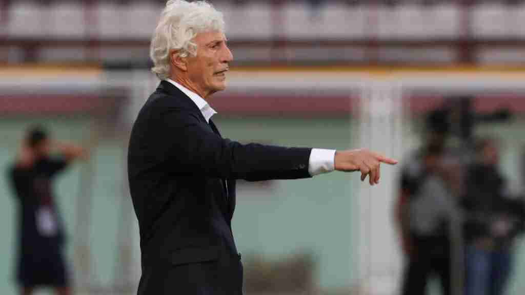 La Federación Venezolana de Fútbol confirma el fin del contrato con Pékerman