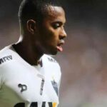 La justicia brasileña retiene el pasaporte de Robinho por su condena en Italia