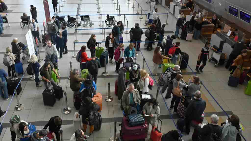 La llegada de turistas a Argentina por vía aérea aumenta un 127,8 % en enero