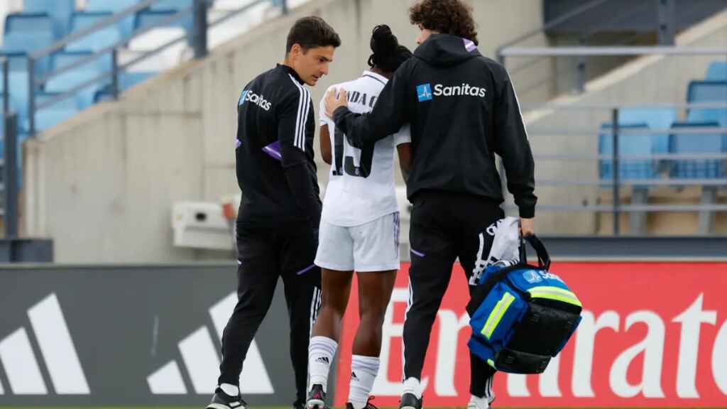 Linda Caicedo, sufre su primera lesión en el partido ante Granadilla Tenerife