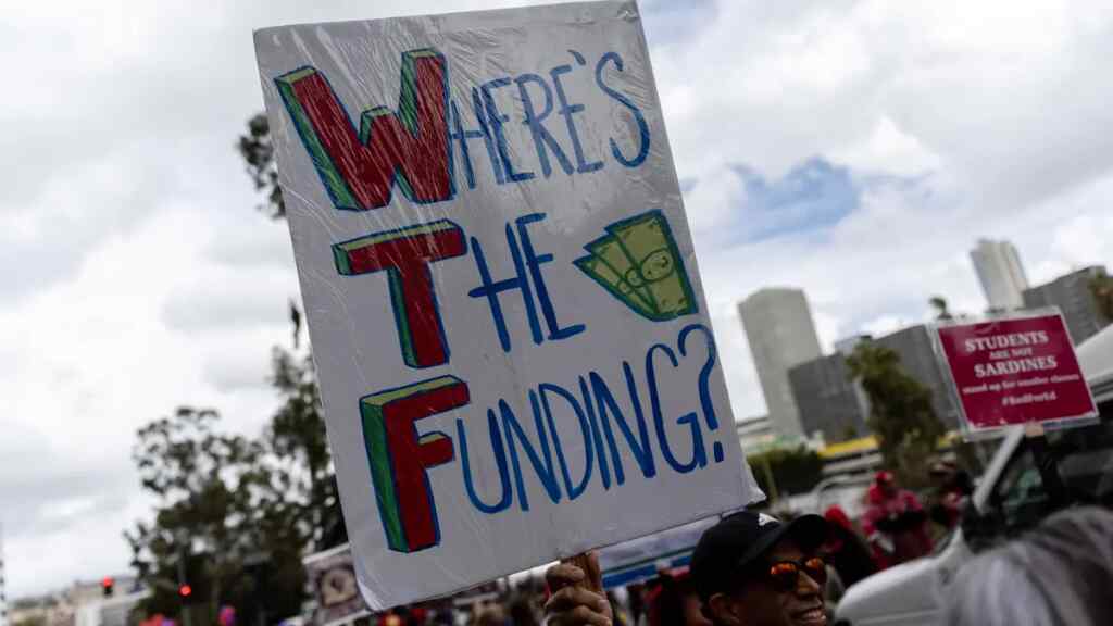 Logran acuerdo para evitar una nueva huelga escolar en Los Ángeles (EE.UU.