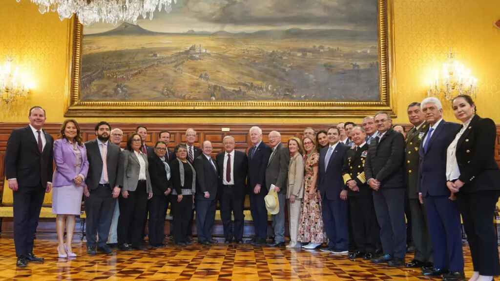 López Obrador habla sobre fentanilo y migración con legisladores de EE