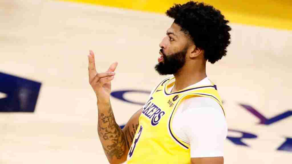 113-105. Los Lakers cogen aire con un gran Davis y amargan la vuelta de Curry