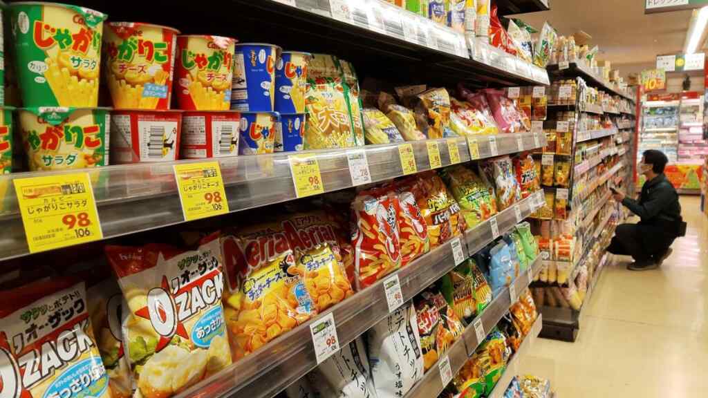 Los precios subieron en Japón un 3,1 % en febrero, por encima de objetivo BoJ (1)