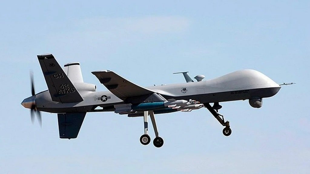 Un avión de combate ruso chocó con un dron estadounidense sobre el Mar Negro, derribando y destruyendo completamente el vehículo aéreo no tripulado.