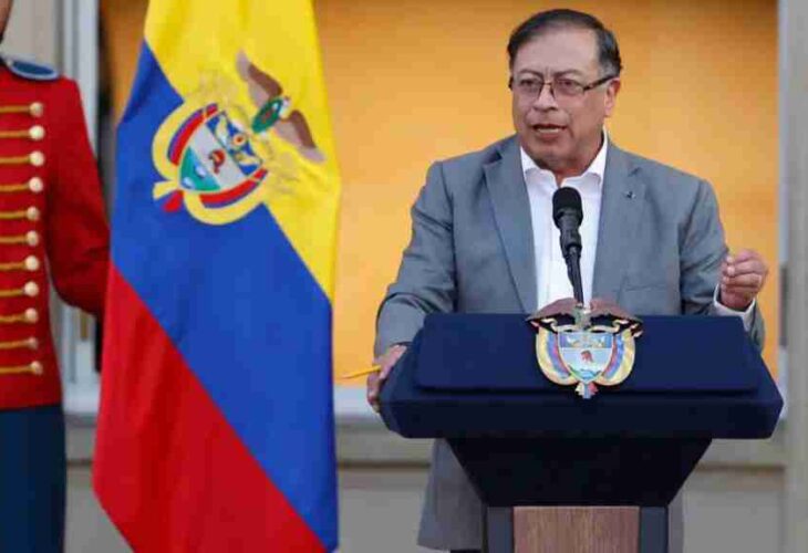 Suspenden el decreto con el que Petro asumía la regulación de servicios en Colombia