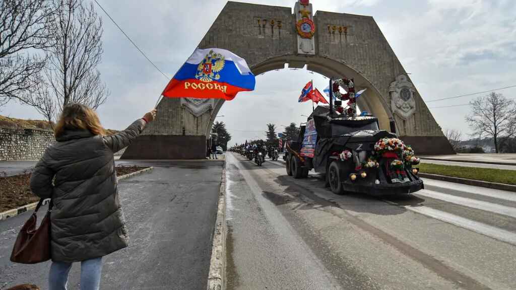 Putin visita por sorpresa Crimea fortificada en el aniversario de su anexión