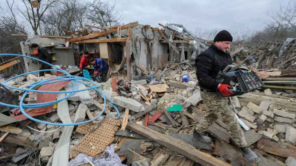 Rusia se venga de incursión ucraniana con bombardeo masivo en todo el país