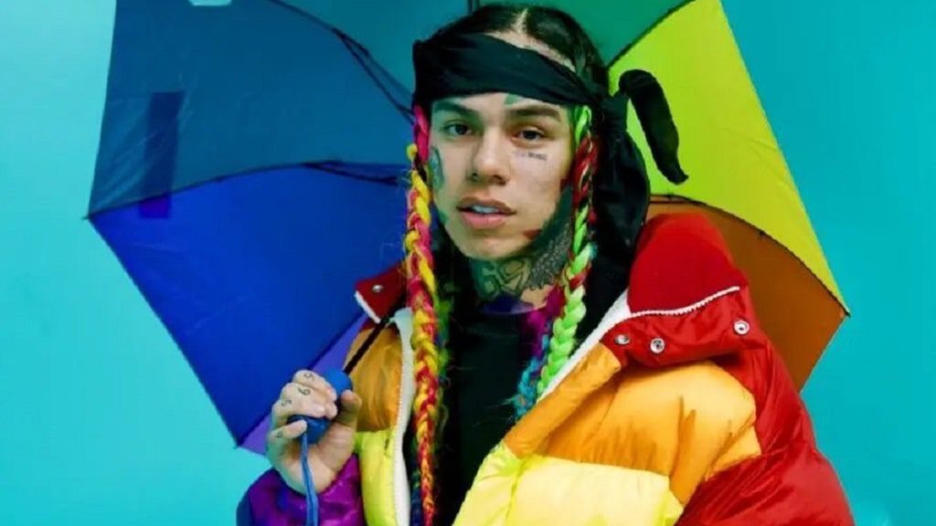 Tekashi 6ix9ine prófugo tras ataque a productores musicales por celos en República Dominicana