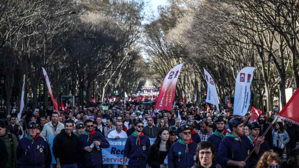 Trabajadores se movilizan en Lisboa por salarios y medidas contra inflación