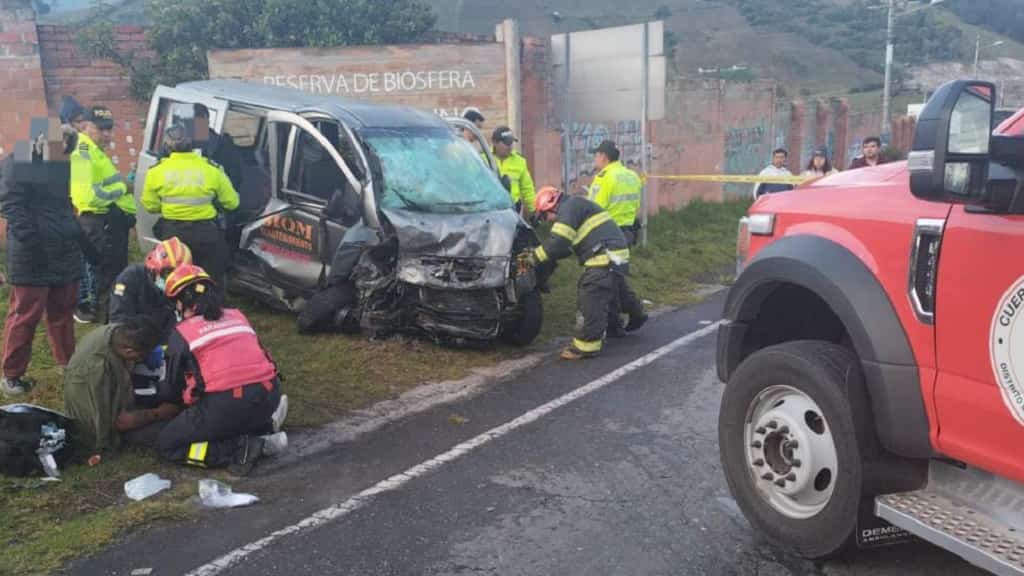 Mueren cuatro personas en aparatoso accidente en la Y de Calacalí