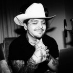 nodal se borrará los tatuajes de la cara ---- Christian Nodal y sus padres son acusados de fraude por Universal Music