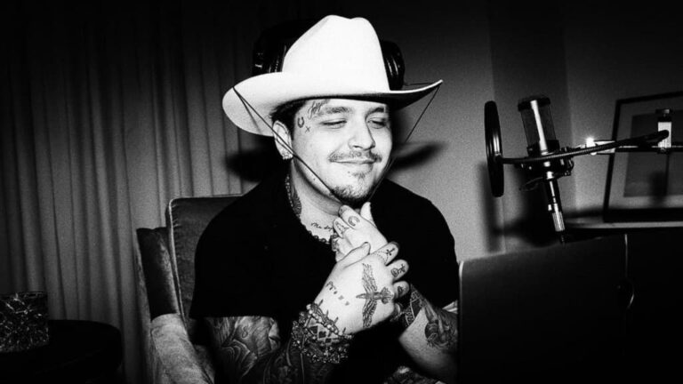 Christian Nodal y sus papás encaran la acusación de fraude que les hizo una disquera