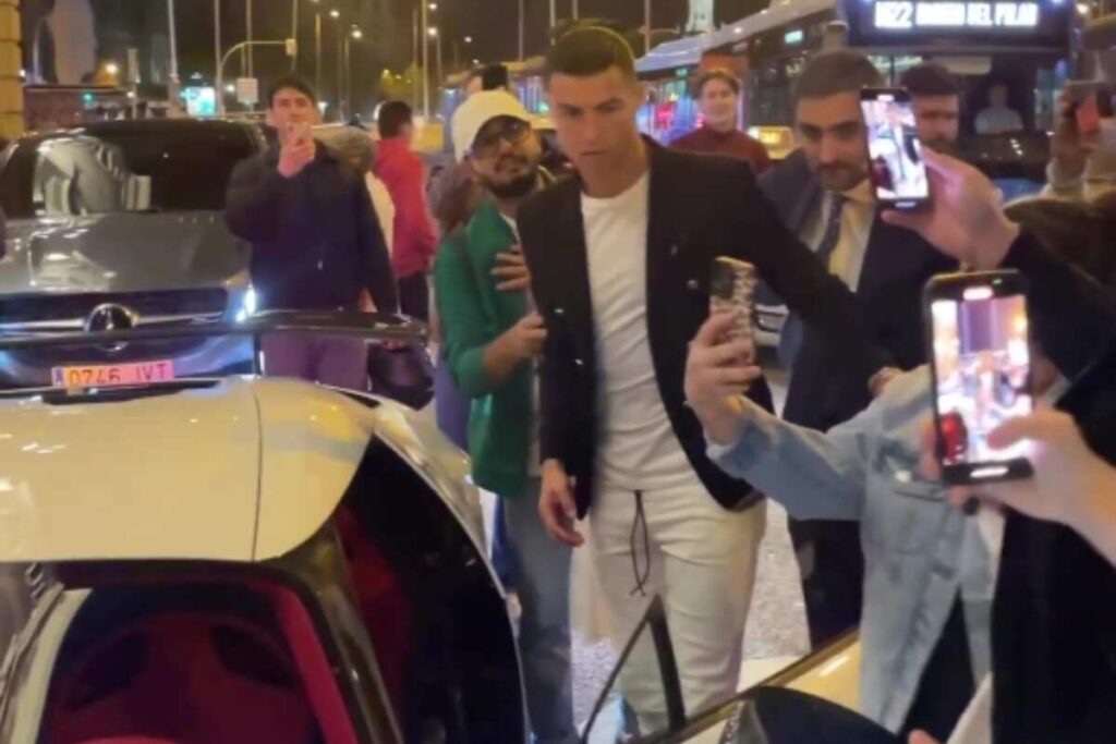 Cristiano Ronaldo sorprende a Madrid con su exclusivo Bugatti Centodieci
