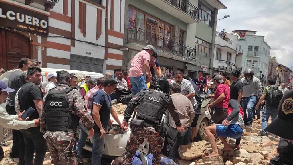 Una de las víctimas fatales del temblor en Ecuador murió atrapada en Cuenca