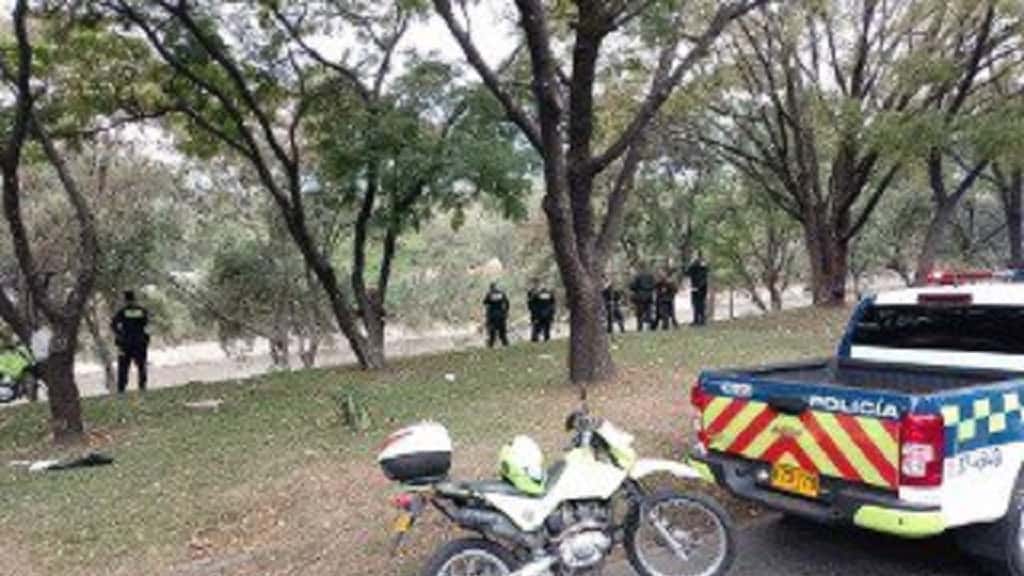 Dos cadáveres fueron hallados en aguas del río Medellín en menos de 24 horas---Desmiembran a una mujer y tiran sus restos al río Medellín-motociclista