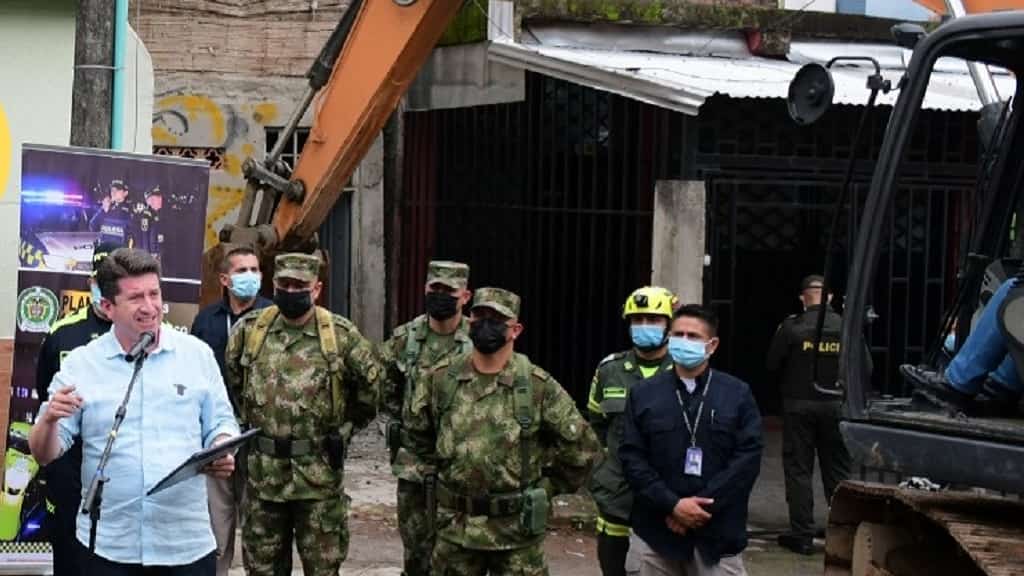 Capturan a policías por demolición de casa que no era una olla de vicio