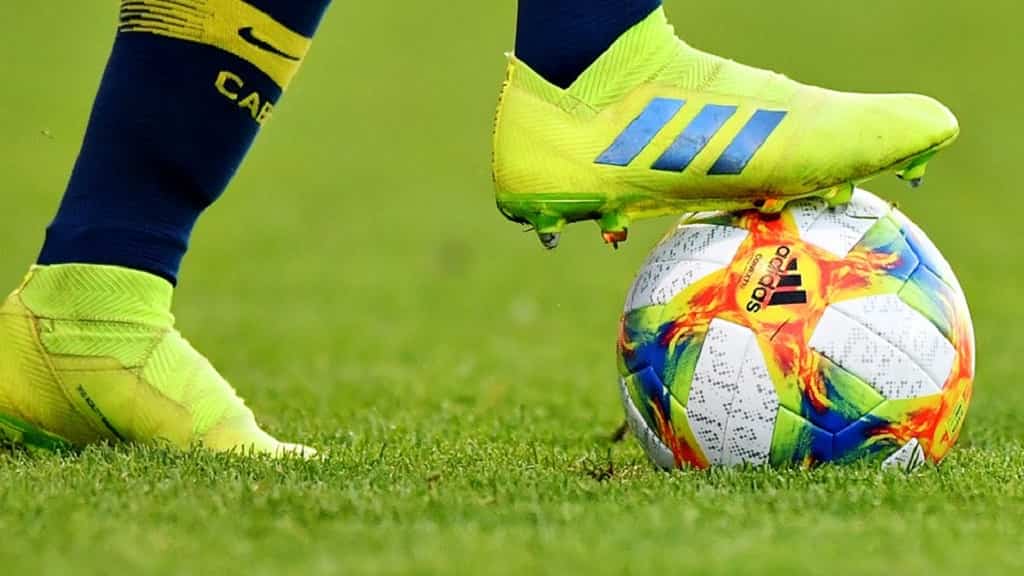 La trama de corrupción que sacude al fútbol colombiano: así operan los apostadores que ofrecen dinero a los futbolistas --fifa- más tiempo adicional en los partidos de fútbol----El presidente de la Dimayor reconoce que los horarios del fútbol colombiano afectan a los hinchas-jugador-grupos