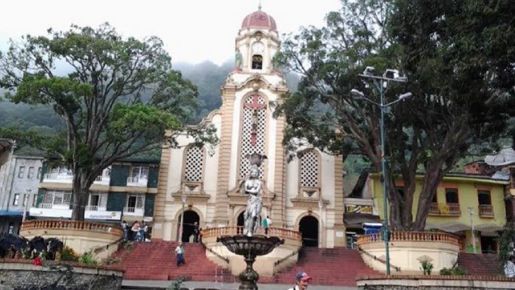 Beatriz Elena Muñoz- profesora apuñalada en Fredonia---Degüellan en plena calle de Fredonia a una humilde Vendedora de Boletas