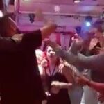 Hombre hace llover billetes de 50.000 y 100.000 pesos en discoteca de Medellín