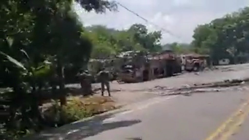 La Fuerza Pública fue hostigada en punto donde quemaron carros en Tarazá