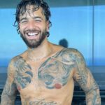 Maluma se vuelve viral con foto de piscina casi desnudo en Instagram
