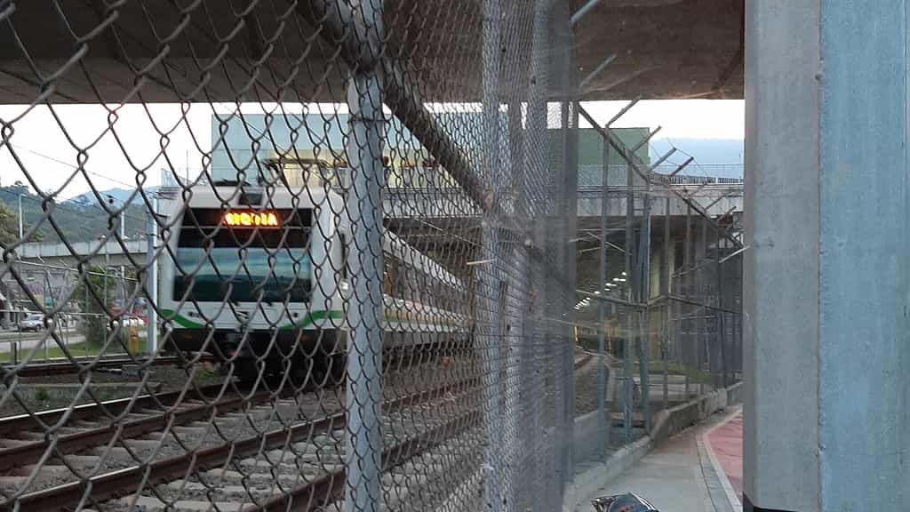 Una persona cayó a la vía del metro de Medellín en una estación del norte