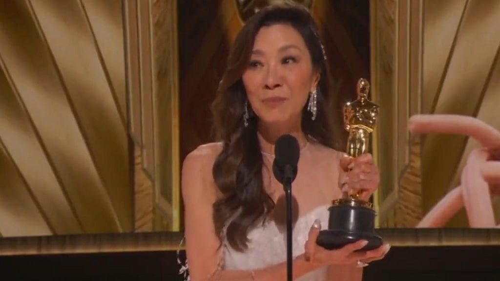 Michelle Yeoh, primera actriz asiática en ganar el Óscar a mejor actriz principal