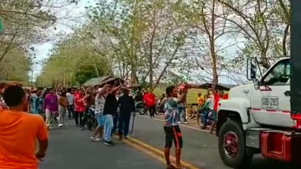 Habitantes de La Apartada sacaron de la vía a manifestantes del paro minero