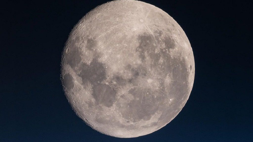 Los últimos astronautas que visitaron La Luna revelaron a qué huele