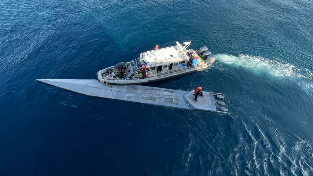 Encuentran dos muertos en un semisumergible en el pacífico colombiano