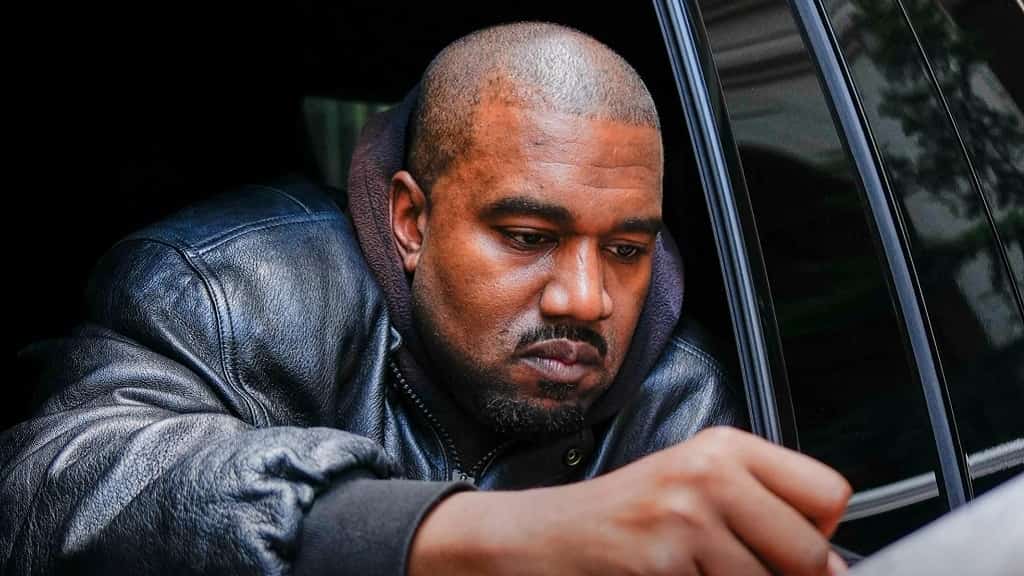 Adidas no sabe qué hacer con todo el stock que le queda de zapatillas Yeezy 