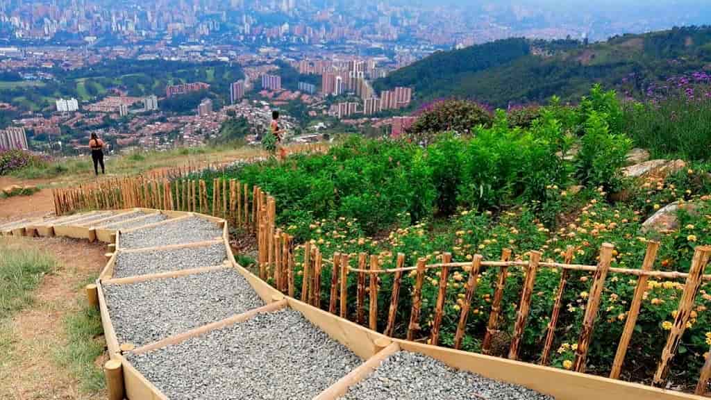 sueco murió al ser lanzado por un hueco, en un cerro de Medellín