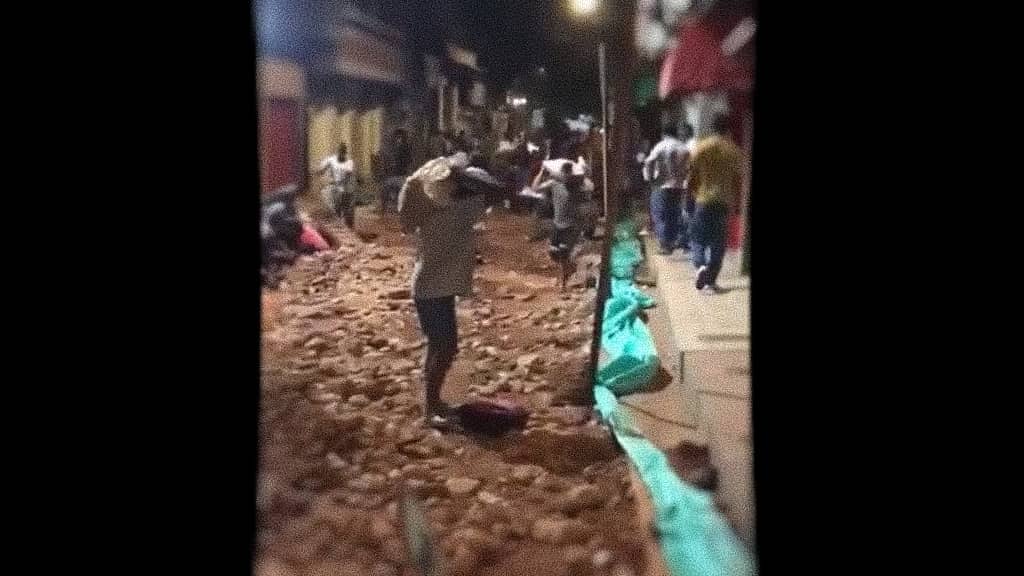 En Zaragoza, Antioquia, se regó el rumor de un supuesto hallazgo de oro en una calle