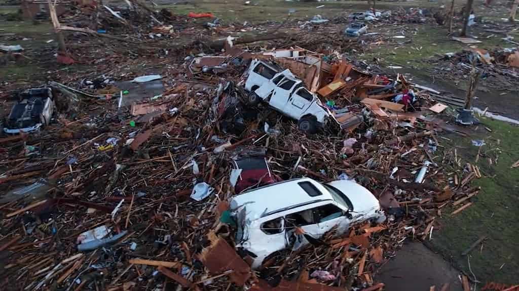 Al menos 23 muertos y cientos de heridos por un tornado en Mississippi