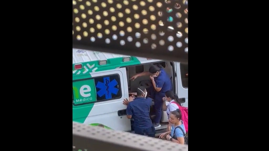 Estudiante cae encima de otra al precipitarse desde el piso 3 de Unimagdalena