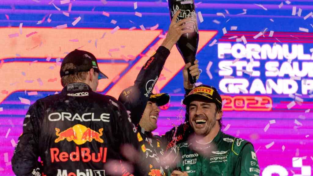 ‘Checo’ se exhibe en Arabia y Alonso logra un podio -el 100- de ida y vuelta