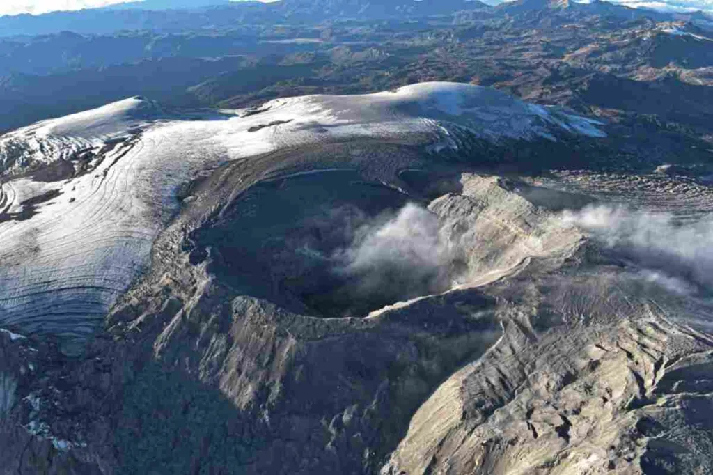 Actividad del volcán Nevado del Ruiz sigue siendo inestable y se mantiene en Nivel Naranja