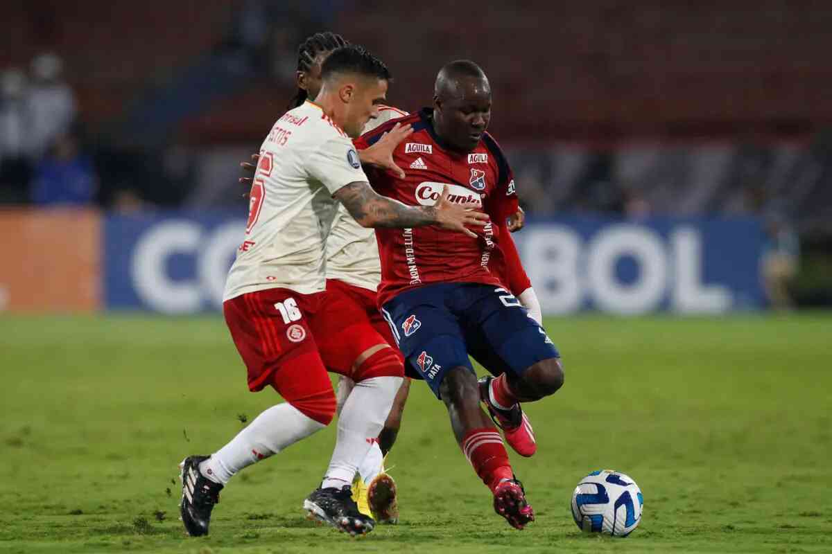 Alan Patrick salva un punto para el Internacional en la casa de Medellín