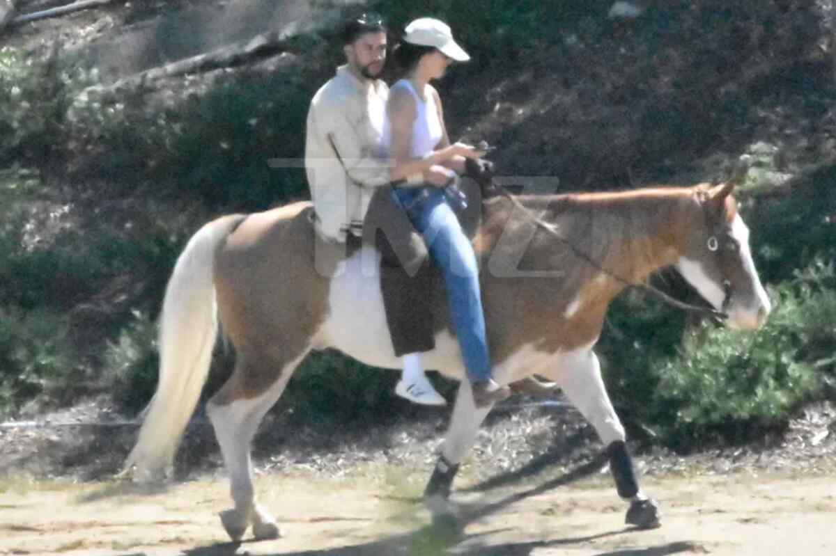 Así fue el romántico paseo a caballo de Bad Bunny y Kendall Jenner