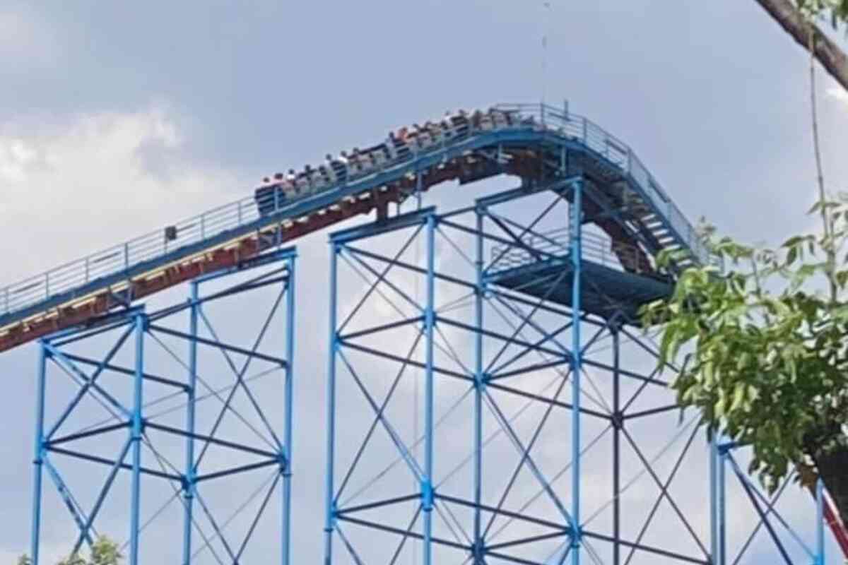 Así vivieron los pasajeros que quedaron suspendidos en "Superman" por una falla en Six Flags