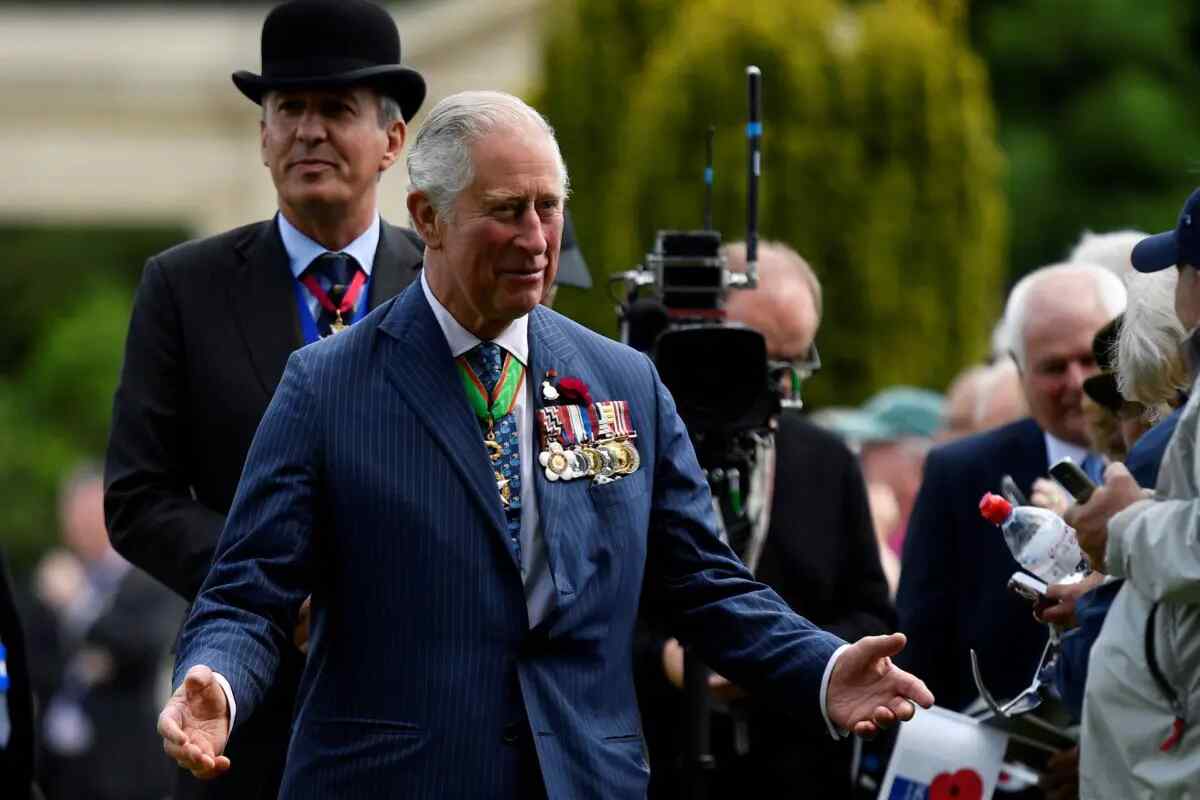 Carlos III será coronado en un trono de madera de siete siglos de antigüedad