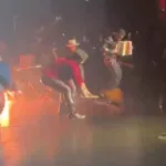 Carlos Vives rompe su guitarra en homenaje musical