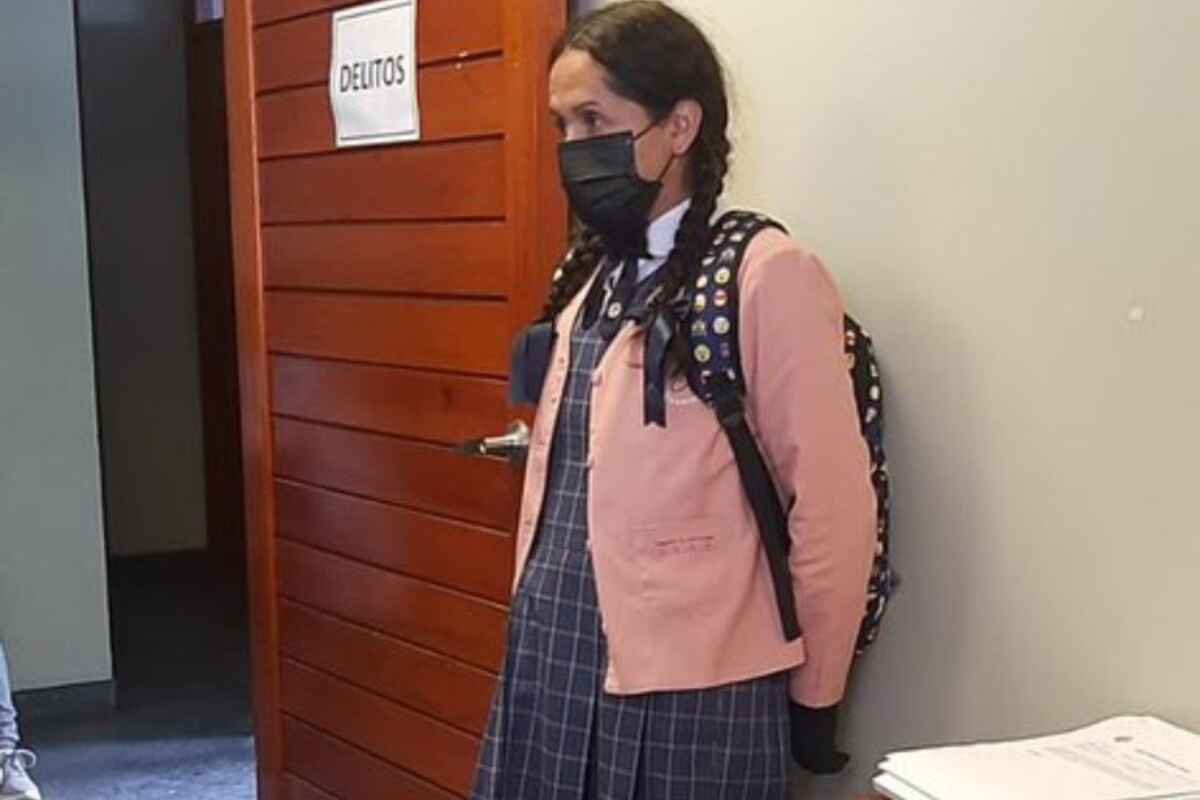 Detienen a acosador vestido de escolar en colegio de mujeres en Huancayo