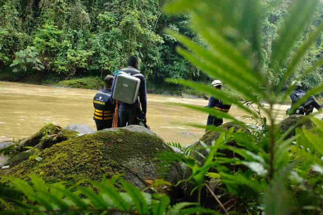 Continúa la búsqueda de menor que cayó al río al cruzar en una 'garrucha' improvisada - Duver Martínez