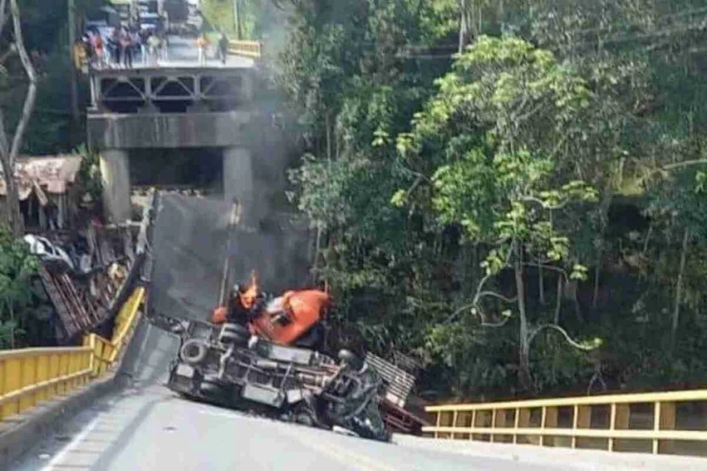 Desplome del puente La Alambrada deja varios heridos y comunidades incomunicadas - Preocupante estado de los puentes en Colombia: 40% requiere mantenimiento y reparación