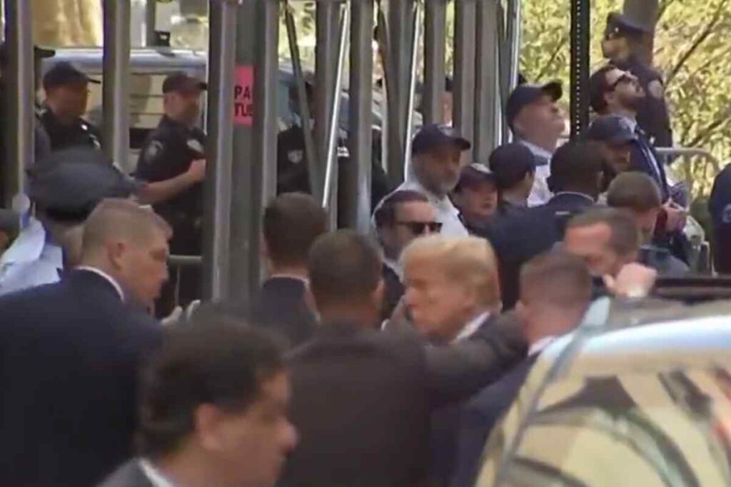 Donald Trump es puesto bajo custodia en Nueva York por supuestos delitos de corrupción