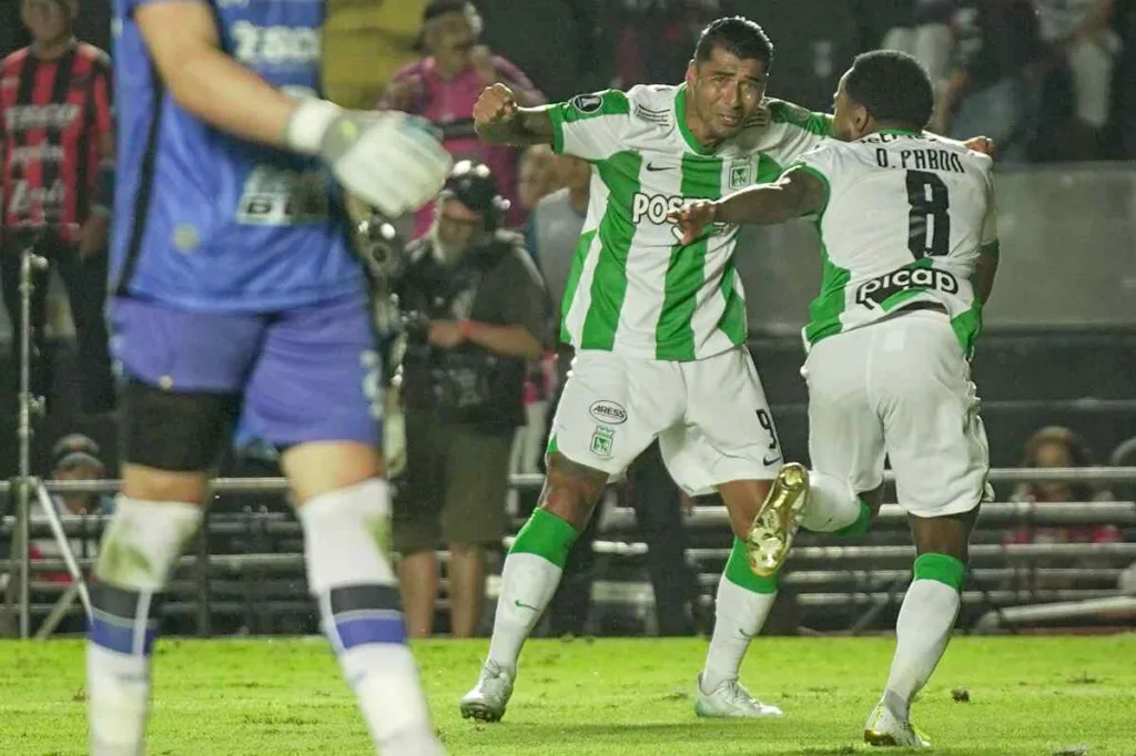 Dorlan Pabón lidera la remontada de Nacional ante Patronato en la Copa Libertadores 2023.