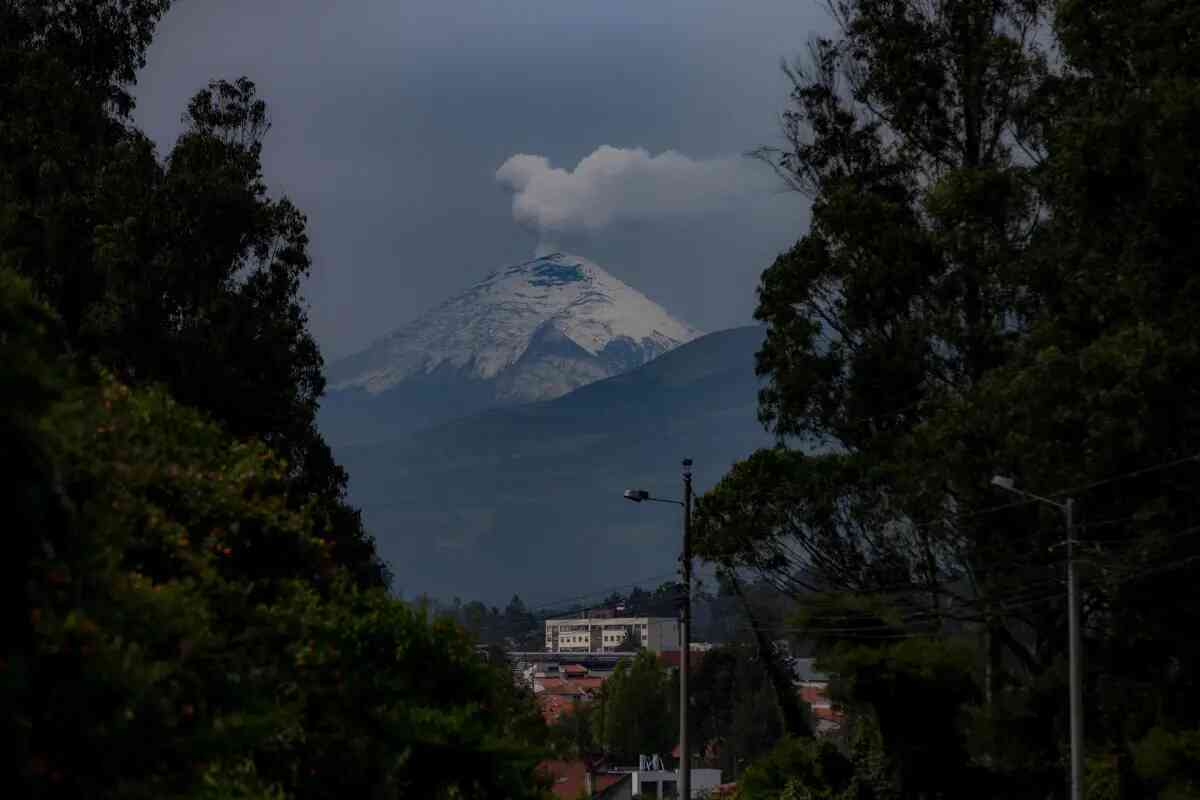 El Cotopaxi en Ecuador causa emisión de ceniza y gases