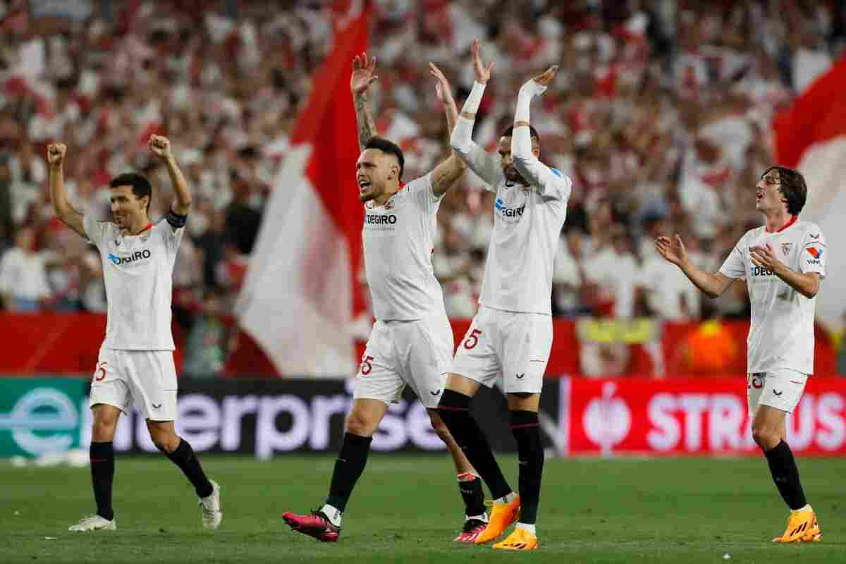 El Sevilla golea al United y recupera su magia en Europa